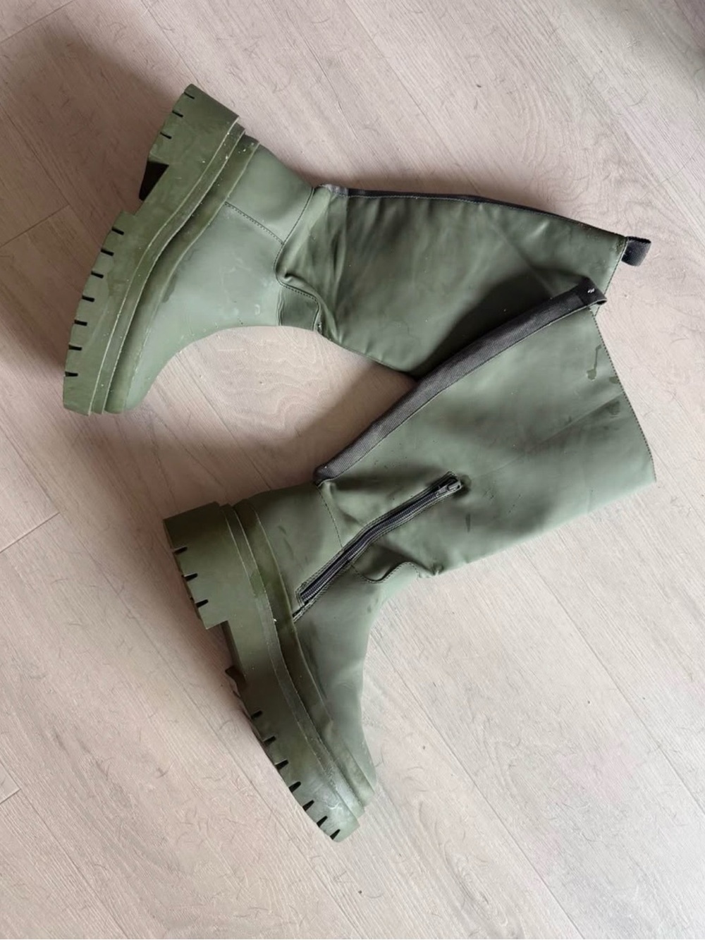 Women’s Chunky Knee-High Boots in Olive Green